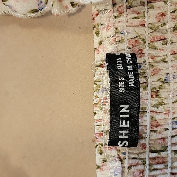 SHEIN Size S VCAY Shirred Back Frill Trim Ditsy Floral Top, Excellent Used Cond. - Picture 10 of 12